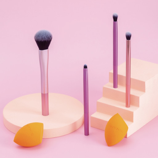 Set de 4 Brochas de Maquillaje y 2 Esponjas