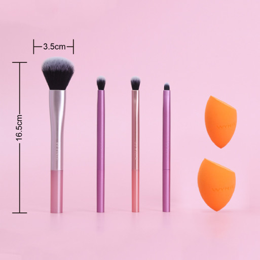 Set de 4 Brochas de Maquillaje y 2 Esponjas