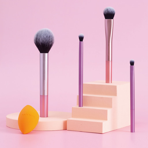 Set de 4 Brochas para Rostro y Ojos, y Esponja de Maquillaje